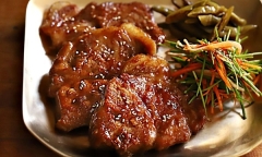 Học người Hàn làm món thịt heo áp chảo mềm ngon xuất sắc, ai ăn cũng mê tít