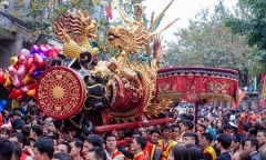 Hình ảnh trai tráng rước pháo khổng lồ Đồng Kỵ