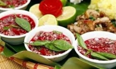 Ăn tiết canh lợn, người đàn ông nhập viện cấp cứu