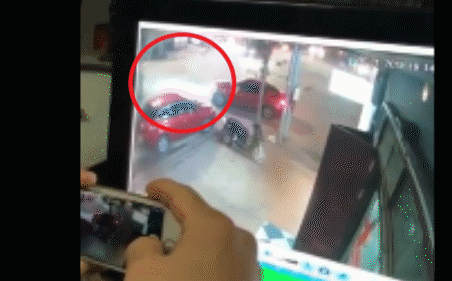 Video: Khoảnh khắc xe tải lao như tên bắn vào nhà dân khiến người xem 