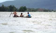 Vỡ đê ở Thanh Hóa, hàng trăm hộ dân chìm trong biển nước