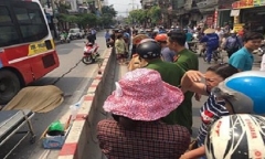 Va chạm với ô tô, nam thanh niên bị xe buýt cán tử vong