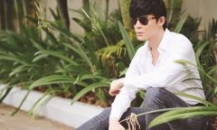 Nathan Lee lịch lãm với áo sơ mi hàng hiệu sang chảnh