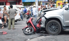 Tai nạn liên hoàn, thanh niên đi SH bị ép chặt giữa 2 ô tô