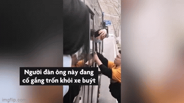 Video: Định bỏ trốn sau khi sàm sỡ nữ sinh trên xe buýt, gã đàn ông bị người đi đường vây bắt