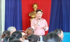 Kỷ luật Trưởng công an xã đá thúng rau, thau cá của dân