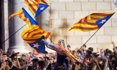 “Cô gái đẹp Catalonia” được quyền ly dị nhưng phải xin phép chồng