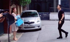 Lộ clip hậu trường “Về nhà đi con”: Thư vướng vào chuyện tình tay ba với Dũng – Vũ
