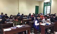 Hà Nội: Học sinh đeo khẩu trang kín mít trong giờ học để phòng ngừa virus corona
