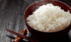 7 sai lầm khi ăn cơm khiến rước đủ bệnh vào người, dừng lại ngay kẻo 
