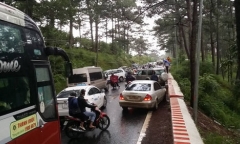 Bốn ôtô tông liên hoàn trên đèo Prenn, 3 người nhập viện cấp cứu