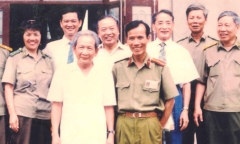 Chuyện về mối tình đặc biệt trong những ngày tập kết của cố Bộ trưởng công an