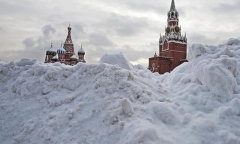 Tuyết rơi dày kỷ lục trăm năm ở Moscow