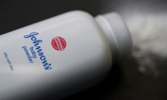 Johnson & Johnson bị nghi che giấu việc phấn rôm trẻ em chứa chất gây ung thư từ năm 1971