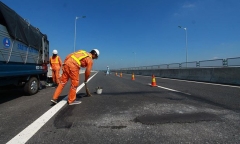 Nghi vấn hầm chui cao tốc 34 nghìn tỷ được chống thấm bằng băng keo: VEC nói gì?