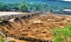 Thủ tướng yêu cầu tập trung ứng phó với bão số 9 và mưa lũ