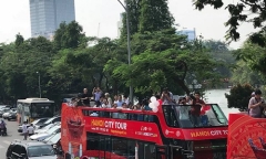 Hà Nội chính thức khai trương tuyến buýt 2 tầng mui trần tại phố cổ Hà Nội