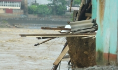 Sập cầu ở Yên Bái: Ám ảnh những ngôi nhà bị nước lũ nuốt trọn