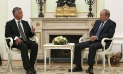 Putin kêu gọi phe ly khai Ukraina hoãn trưng cầu dân ý