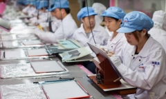 Foxconn chấm dứt hợp đồng với học sinh làm thêm giờ 