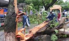 Áp thấp nhiệt đới vào miền Trung, 3 người chết và mất tích