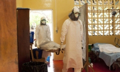 Dịch Ebola tồi tệ nhất trong lịch sử: Lây qua đường hô hấp