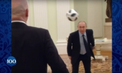 Tổng thống Nga chơi bóng với Chủ tịch FIFA tại Điện Kremlin
