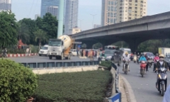 Tin tức tai nạn giao thông mới nhất hôm nay 1/11/2019: Hai mẹ con bị container cán tử vong