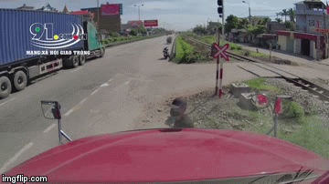 Video: Siêu trộm vặt gương ô tô nhanh như chớp khiến dân mạng bàng hoàng