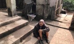 Xót thương mẹ già tần tảo nuôi con gái bại liệt suốt 70 năm