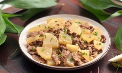 Thịt bò chỉ cần đem xào với thứ này, bao nhiêu cơm cũng hết bay