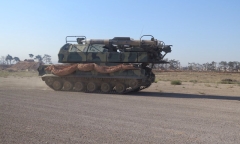 Ảnh: Trúng tên lửa hành trình, sân bay quân sự Syria vẫn hoạt động