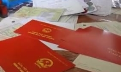 Hà Nội: Tạm đình chỉ công tác Phó Chủ tịch xã 10 năm dùng bằng đại học giả