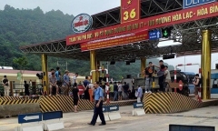 Vừa mới bắt đầu thu phí, BOT Hòa Lạc - Hòa Bình đã phải xả trạm nhiều lần