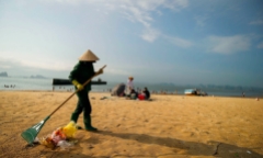 Nhói lòng người “gác biển”