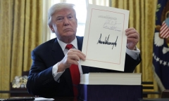 Tổng thống Trump ký thông qua luật cải cách thuế trị giá 1,5 nghìn tỷ USD
