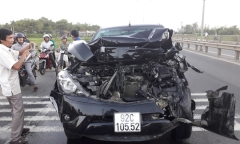 5 xe đâm nhau liên hoàn trên Quốc lộ, 4 người thương vong
