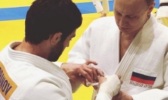 Video: Tổng thống Putin bị thương ở tay khi tập Judo với vận động viên vô địch Olympic
