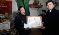 Trao bằng tốt nghiệp danh dự cho nam sinh tử vong khi cứu 3 mẹ con