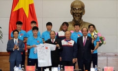 Quả bóng và chiếc áo U23 Việt Nam tặng Thủ tướng được trả giá 20 tỷ đồng