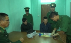 2 thanh niên giấu hơn 100 viên ma túy tổng hợp trong mũ bảo hiểm mang qua biên giới