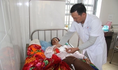 Vụ sạt lở kinh hoàng ở Vàng Ma Chải: Người phụ nữ duy nhất thoát nạn gào khóc gọi chồng, con