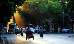 Dự báo thời tiết 21/10: Hà Nội tăng nhiệt, Nam Bộ có mưa rào và dông