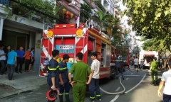 TP.HCM: Cháy công ty in vải, 5 người thoát chết