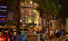 Nhiều tuyến đường TP.HCM ùn tắc nghiêm trọng sau mưa lớn