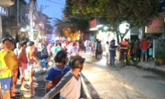 Người dân xông vào cứu 2 bà cháu thoát khỏi căn nhà rực lửa ở Sài Gòn