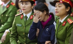 Xét xử mẹ nữ sinh giao gà: Giọt nước mắt nghẹn ngào khi nhắc đến con gái bị sát hại