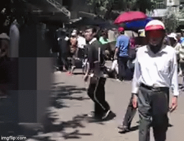 Video: Tang thương hiện trường vụ xe Lexus biển tứ quý 6 lao thẳng vào đám tang, 3 người tử vong