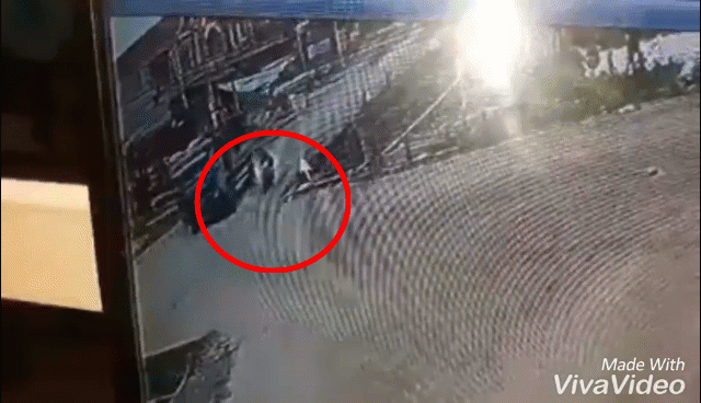 Video: Khoảnh khắc người phụ nữ đi xe máy bị ô tô tải cán qua người lúc vào cua