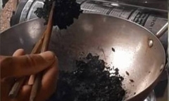 Kết luận chính thức vụ gạo có mùi lạ, vón cục đen sì khi rang
